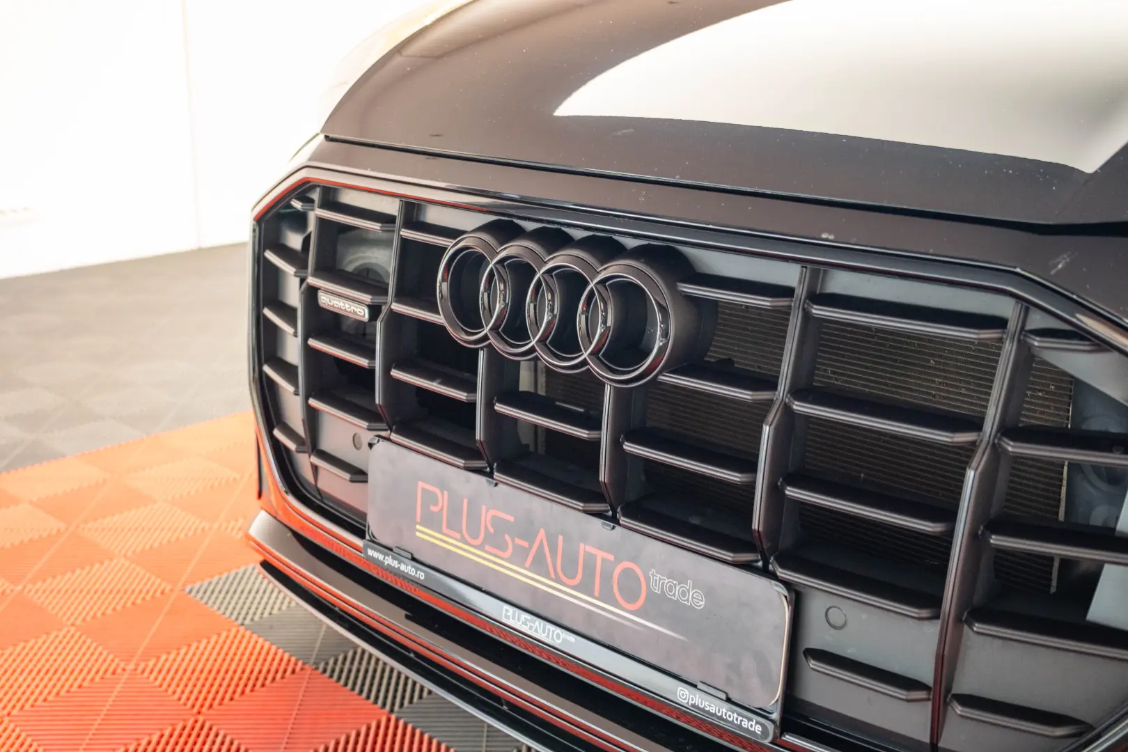 AUDI Q8    S LINE