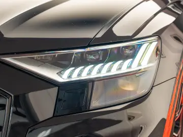 AUDI Q8    S LINE
