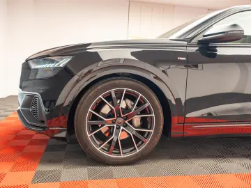 AUDI Q8    S LINE