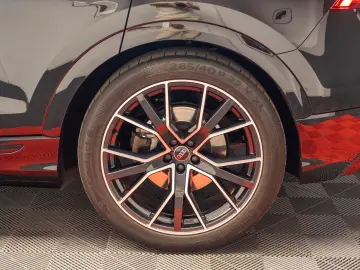 AUDI Q8    S LINE