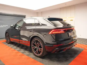 AUDI Q8    S LINE
