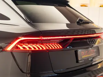 AUDI Q8    S LINE