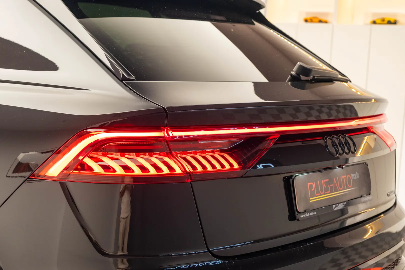 AUDI Q8    S LINE