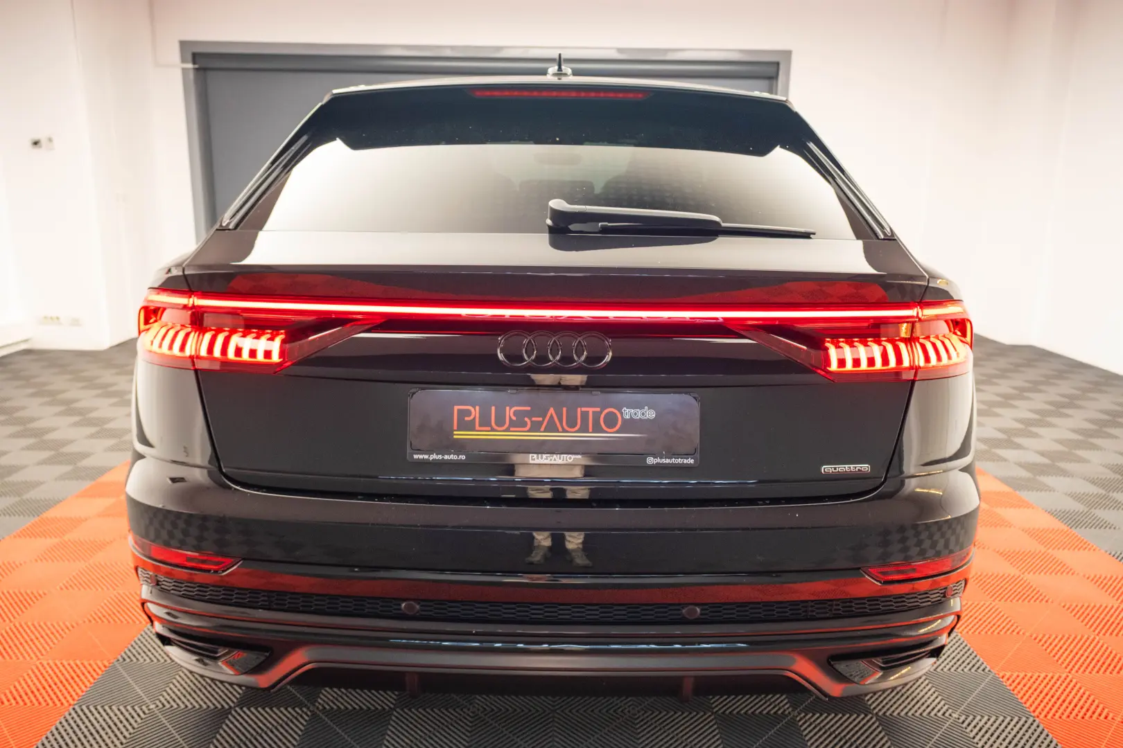 AUDI Q8    S LINE