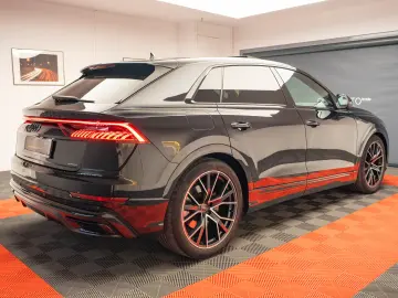AUDI Q8    S LINE