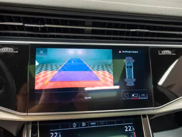 AUDI Q8    S LINE