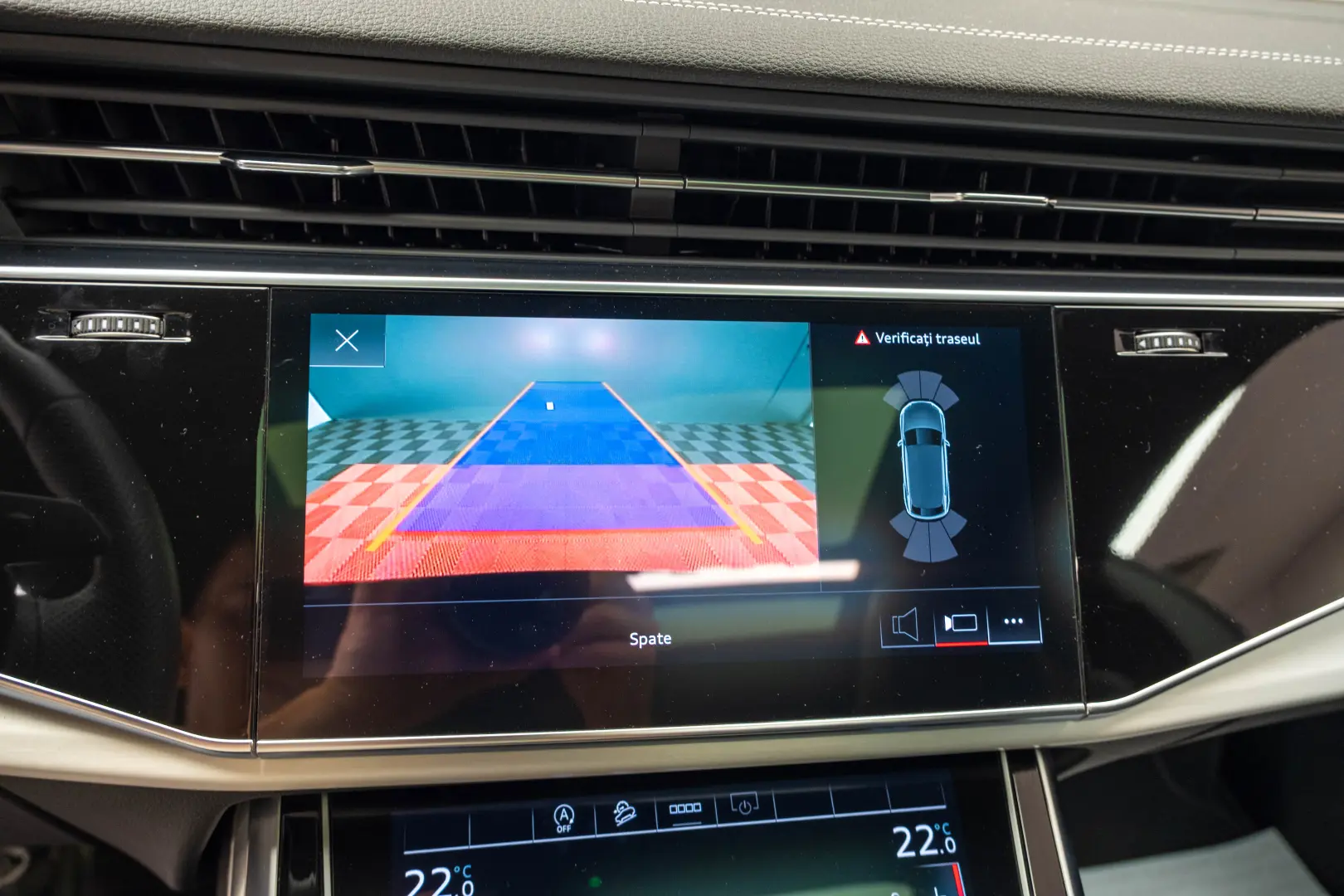 AUDI Q8    S LINE