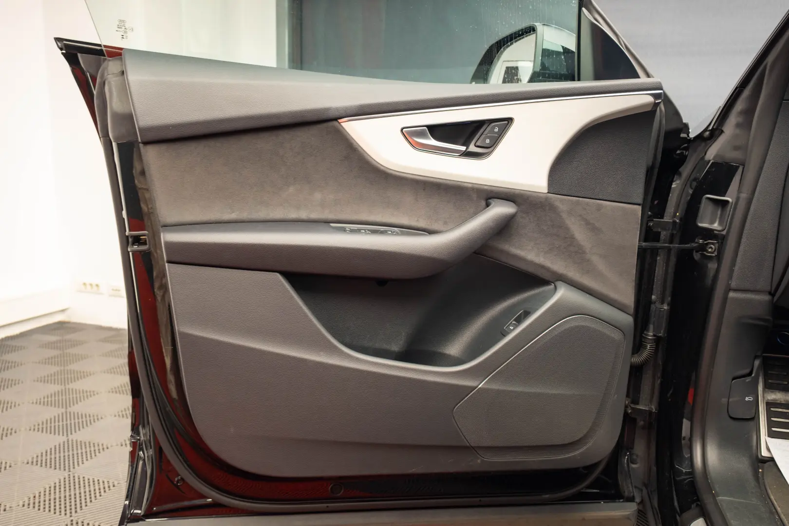 AUDI Q8    S LINE
