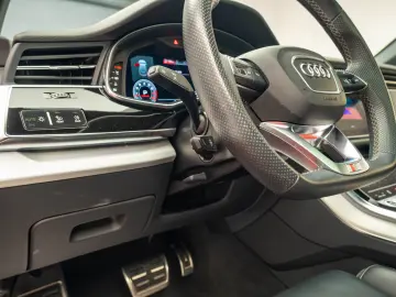 AUDI Q8    S LINE
