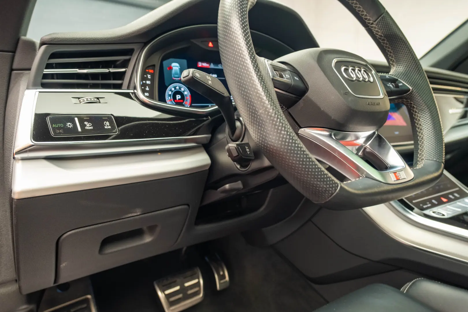 AUDI Q8    S LINE
