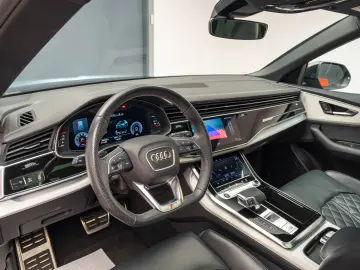 AUDI Q8    S LINE