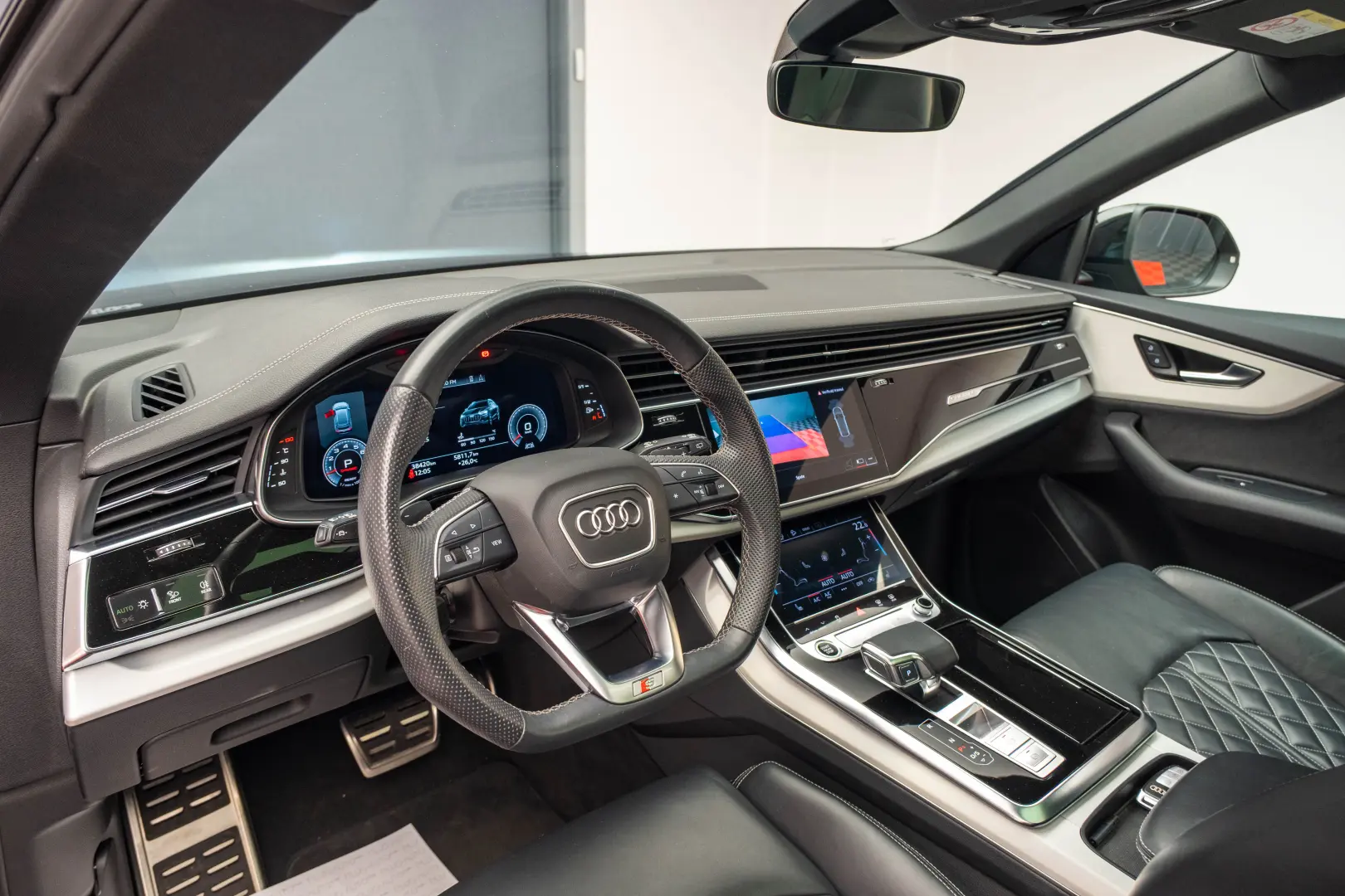 AUDI Q8    S LINE