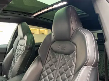 AUDI Q8    S LINE