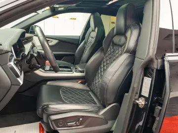 AUDI Q8    S LINE