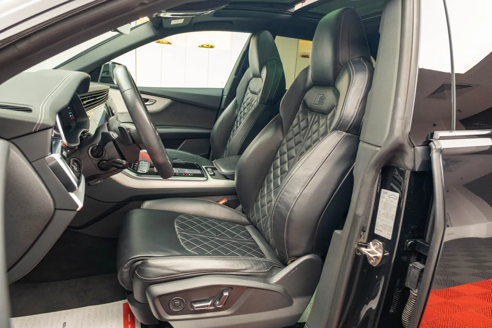 AUDI Q8    S LINE