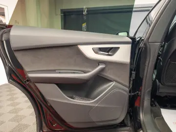 AUDI Q8    S LINE