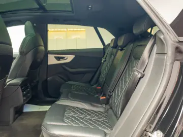 AUDI Q8    S LINE