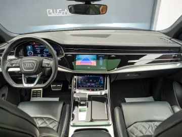 AUDI Q8    S LINE