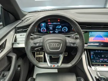 AUDI Q8    S LINE