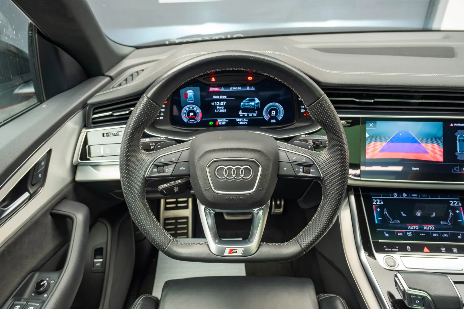 AUDI Q8    S LINE