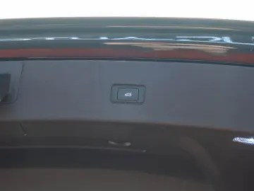 AUDI Q8    S LINE