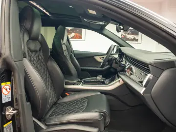 AUDI Q8    S LINE