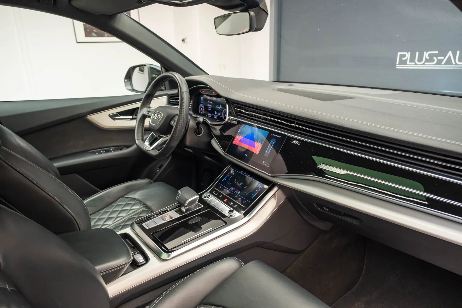 AUDI Q8    S LINE