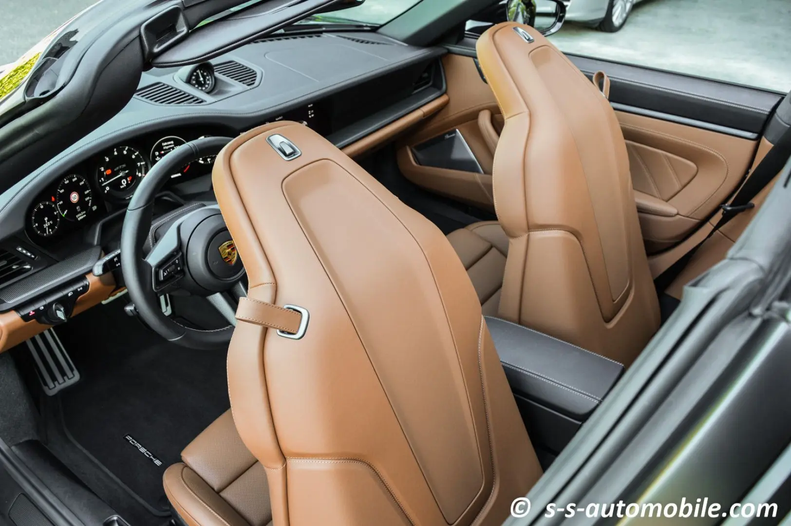 992 Targa 4 GTS PTS Dunkelolivmet. NP €246.345,-