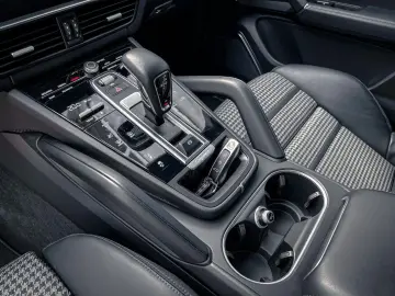 Cayenne Coupe GTS  Sport Chrono Paket