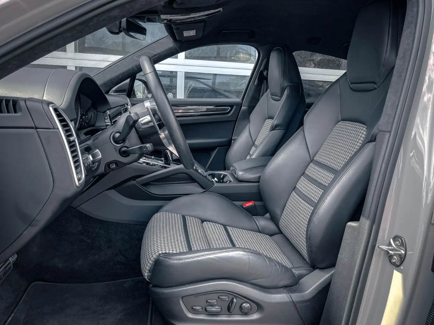Cayenne Coupe GTS  Sport Chrono Paket