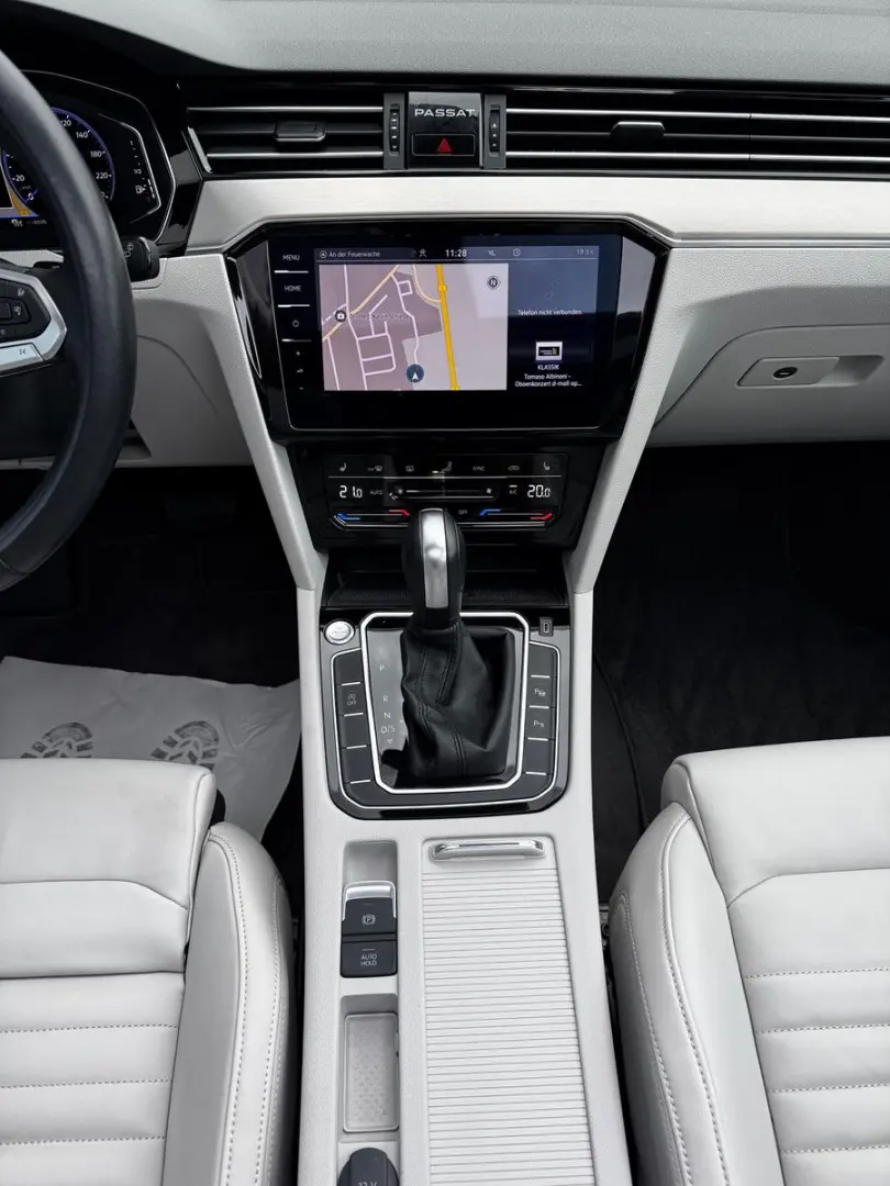 Passat Var Elegance 2.0 TDI/DSG/LED/AHK/PANO/
