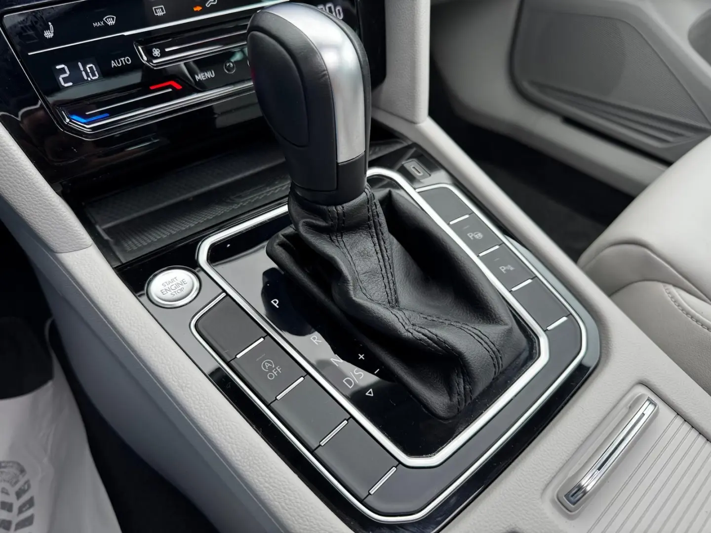 Passat Var Elegance 2.0 TDI/DSG/LED/AHK/PANO/