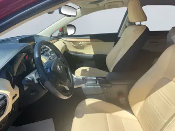 NX 300h E-FOUR Luxury Line *Matrix*360*HUD*Pano*