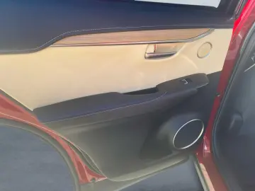 NX 300h E-FOUR Luxury Line *Matrix*360*HUD*Pano*