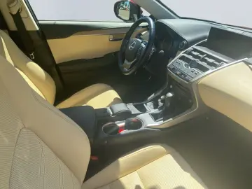 NX 300h E-FOUR Luxury Line *Matrix*360*HUD*Pano*