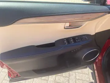 NX 300h E-FOUR Luxury Line *Matrix*360*HUD*Pano*