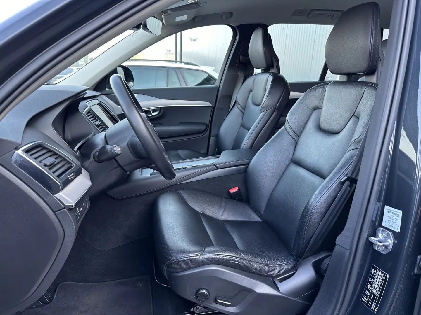 XC90 R Design AWD 7-Sitzer NAV+LED+19ZO+ACC
