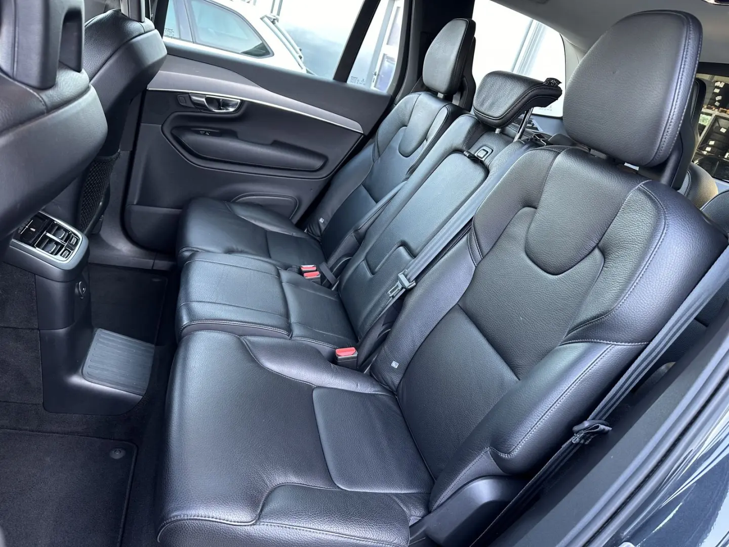 XC90 R Design AWD 7-Sitzer NAV+LED+19ZO+ACC