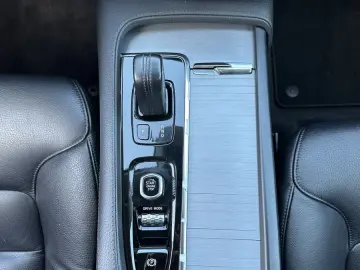 XC90 R Design AWD 7-Sitzer NAV+LED+19ZO+ACC