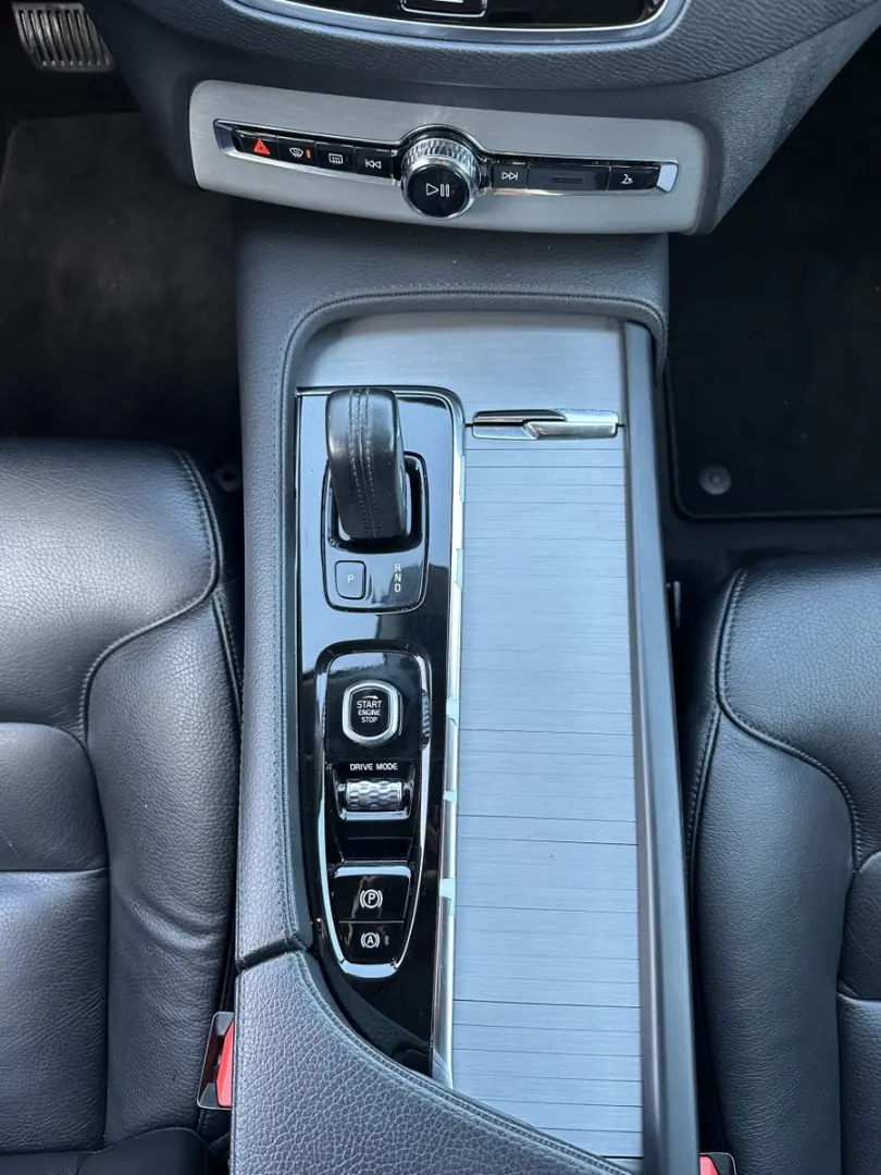 XC90 R Design AWD 7-Sitzer NAV+LED+19ZO+ACC