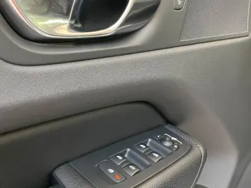 XC60 Momentum Pro 2WD