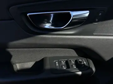 XC60 B4 Momentum Pro/Navi/LED/AHK/Standhz/Kamera