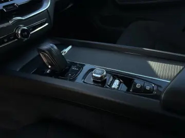 XC60 B4 Momentum Pro/Navi/LED/AHK/Standhz/Kamera