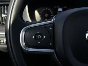 XC60 B4 Momentum Pro/Navi/LED/AHK/Standhz/Kamera