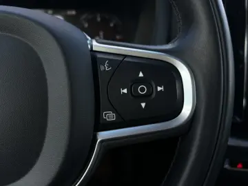 XC60 B4 Momentum Pro/Navi/LED/AHK/Standhz/Kamera