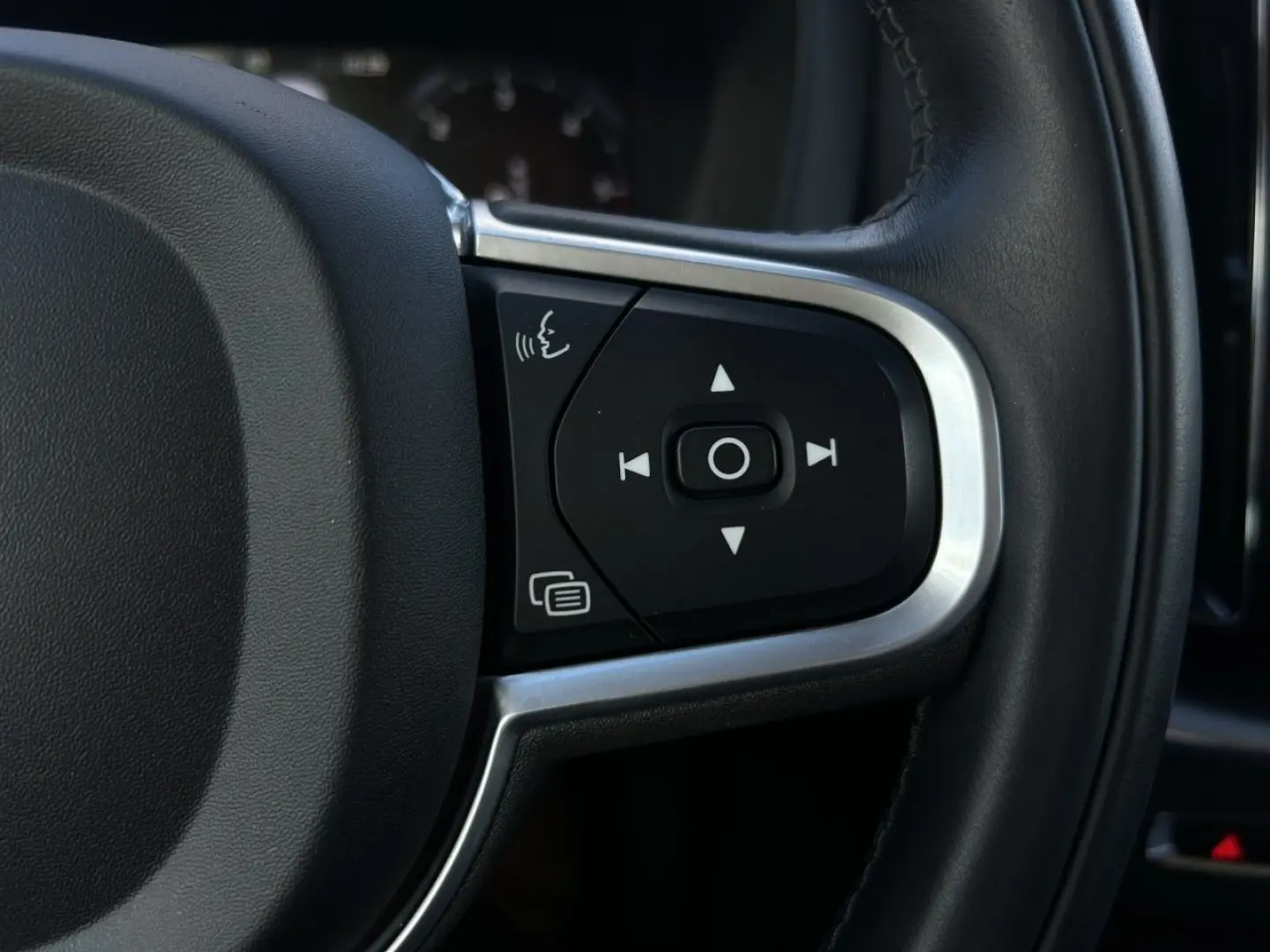 XC60 B4 Momentum Pro/Navi/LED/AHK/Standhz/Kamera
