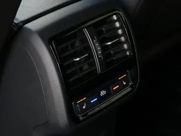 Arteon R-LINE Digital Cockpit 4xShz Kamera 19