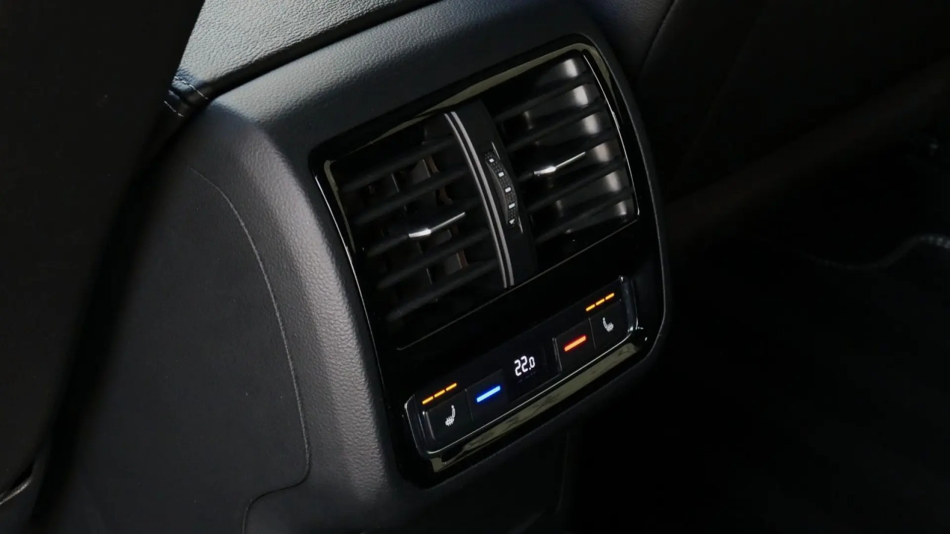 Arteon R-LINE Digital Cockpit 4xShz Kamera 19