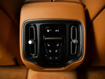 DBX 4.0 V8 DBX707