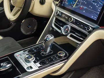 BENTLEY FLYING SPUR S V8